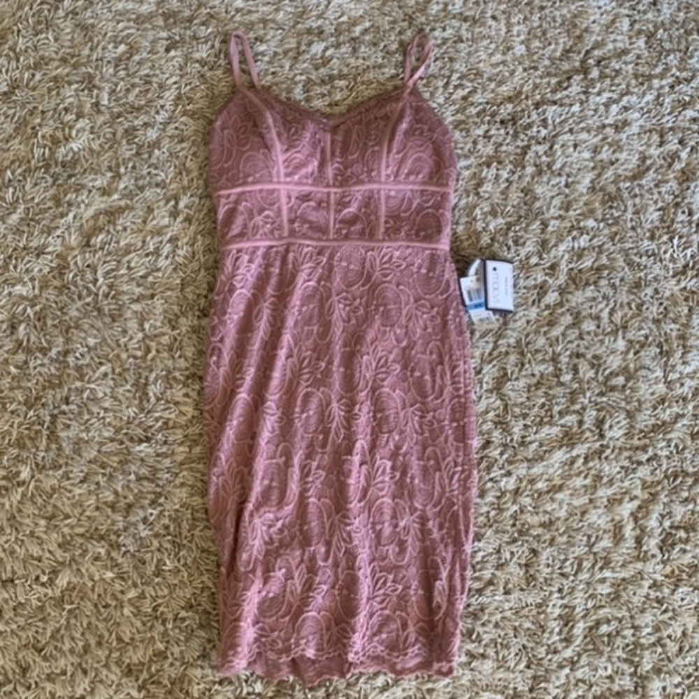 NWT B. darlin body con dress beautiful lace detail • flaw on straps
